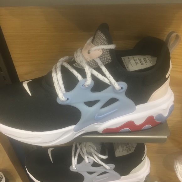 Shoes - Picture 6 of 8